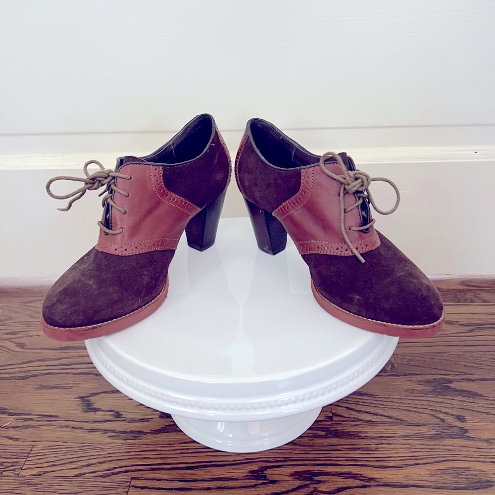 GH Bass & Co. lace up heeled loafers - leather and suede - size 9.5